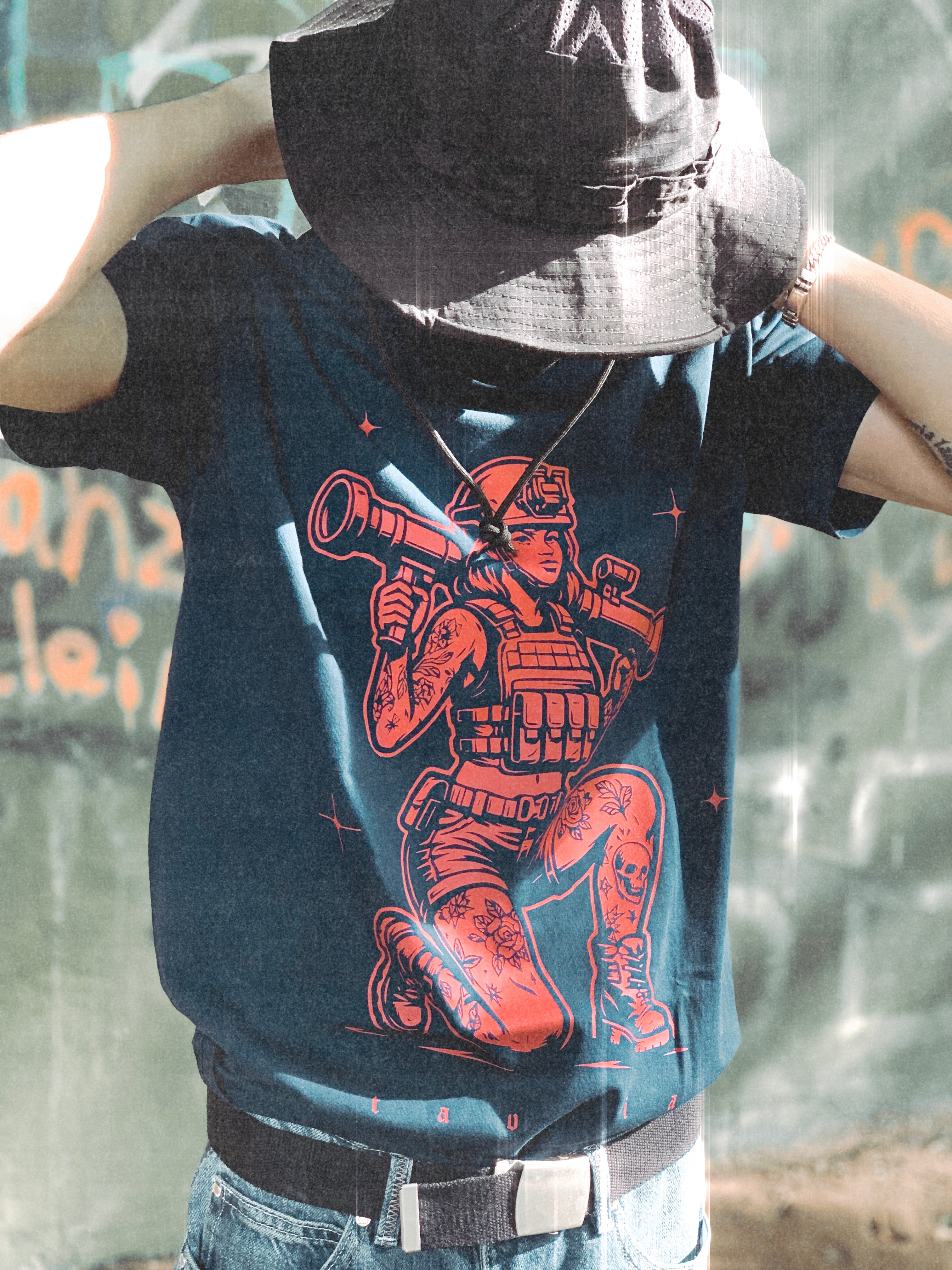 TAVRIA Night Raid — T-Shirt mit Combat-Art im Military-Stil