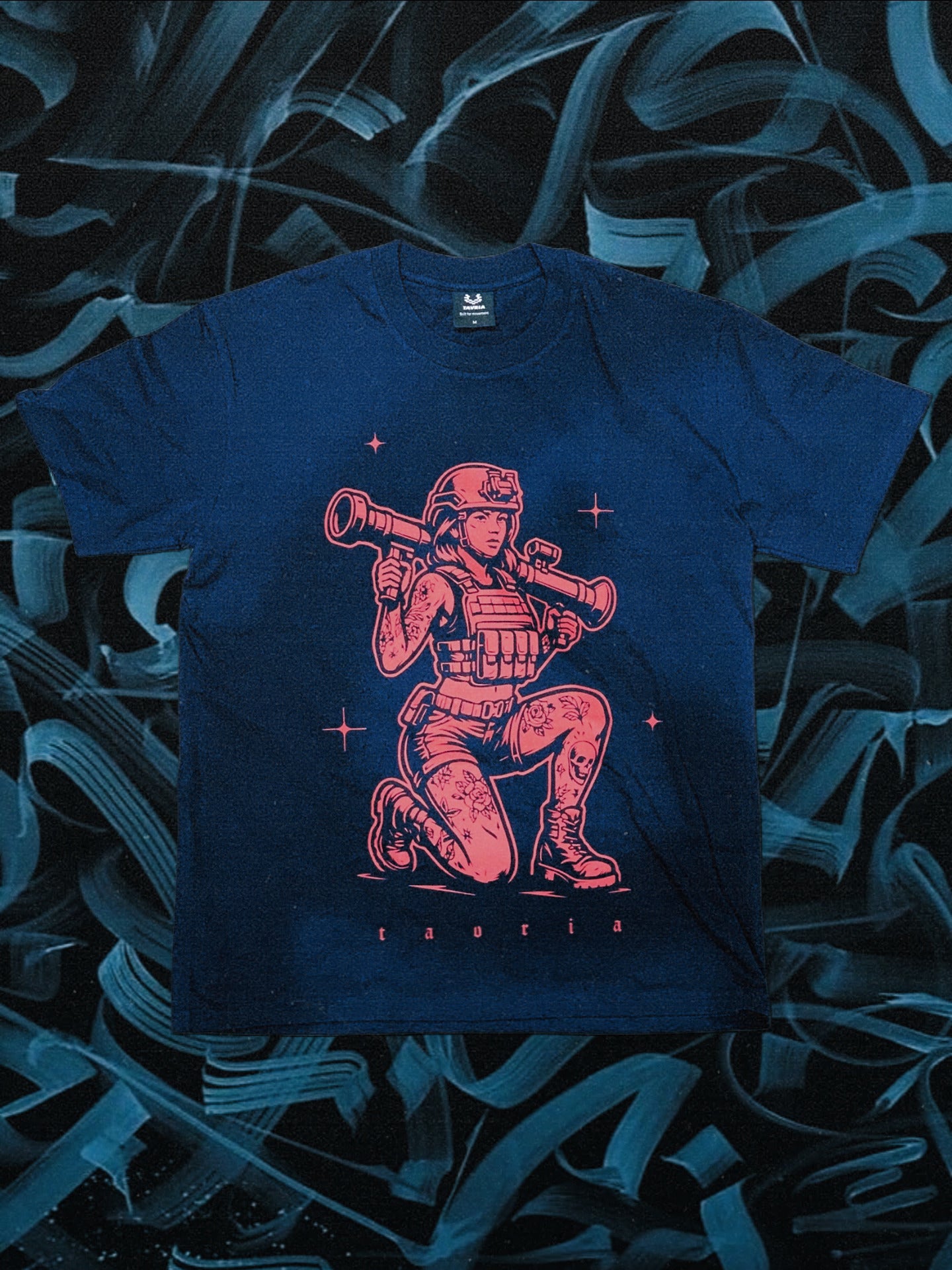 TAVRIA Night Raid — T-Shirt mit Combat-Art im Military-Stil